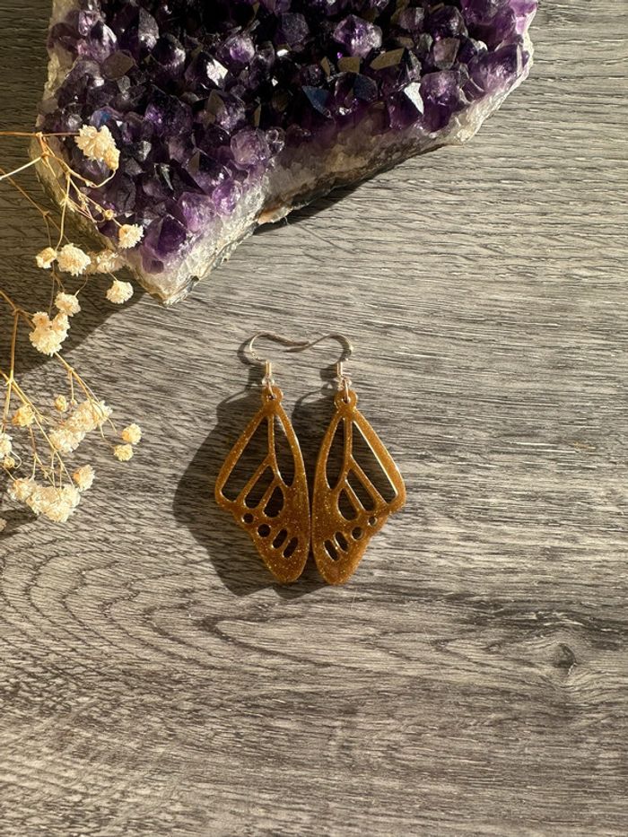 Boucles d'oreilles ailes papillon dorée