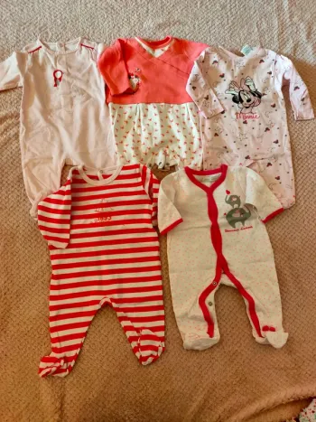 Lot de 5 pyjamas taille 3 mois