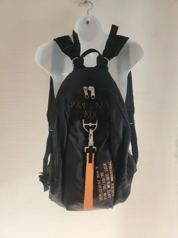 Sac à dos en toile parachute noir et orange