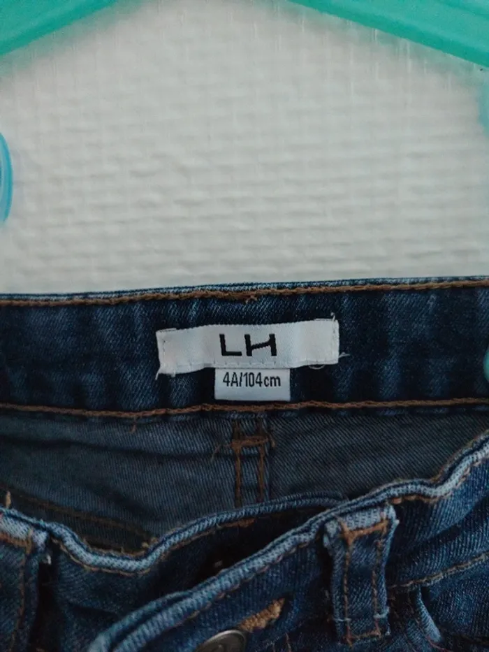 Jeans neuf taille 4 ans - photo numéro 3