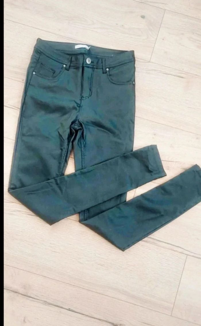 Pantalon slim noir effet cuir T38-M