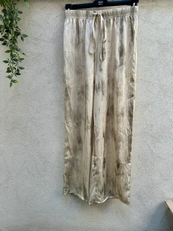 Pantalon neuf avec étiquette