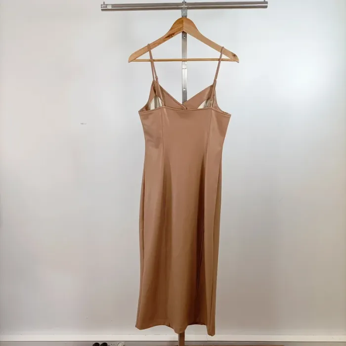 Robe nude satinée à bretelles fines, effet cuir, longueur midi, taille 40 - Pimkie A1308 - photo numéro 6