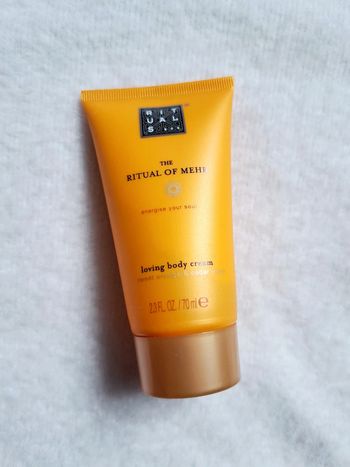 Rituals The Ritual of Mehr sweat orange & cedar wood.
💮 loving body cream 70ml. Neuf.