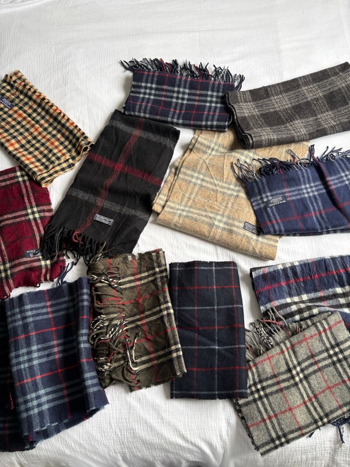 Écharpes BURBERRY – Originales – Déstockage final (30€ pièce)