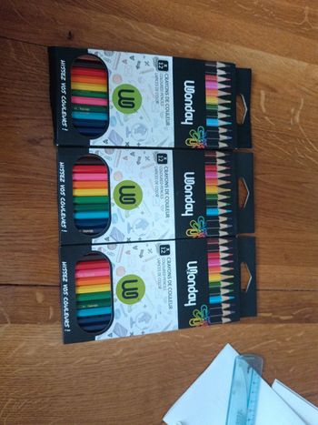 Lot crayons de couleur
