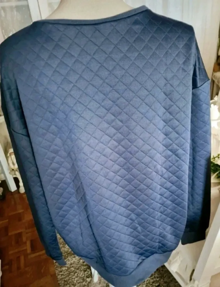 Joli sweat bleu marine Kiabi Taille XL Neuf - photo numéro 4