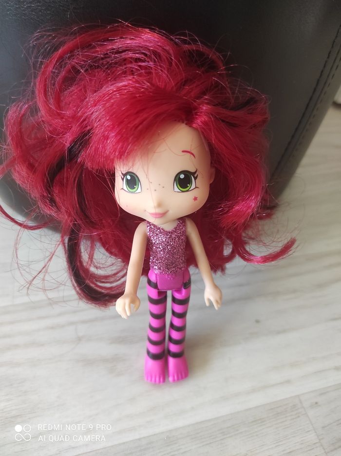 Mini poupée charlotte aux fraises - photo numéro 2