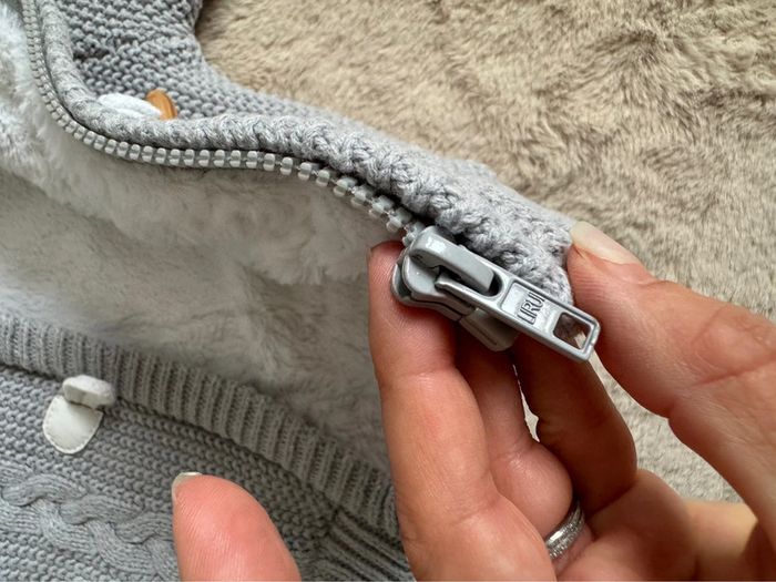 Gilet tricot intérieur fourrure ultra doux gris 1/3 mois neuf - photo numéro 5