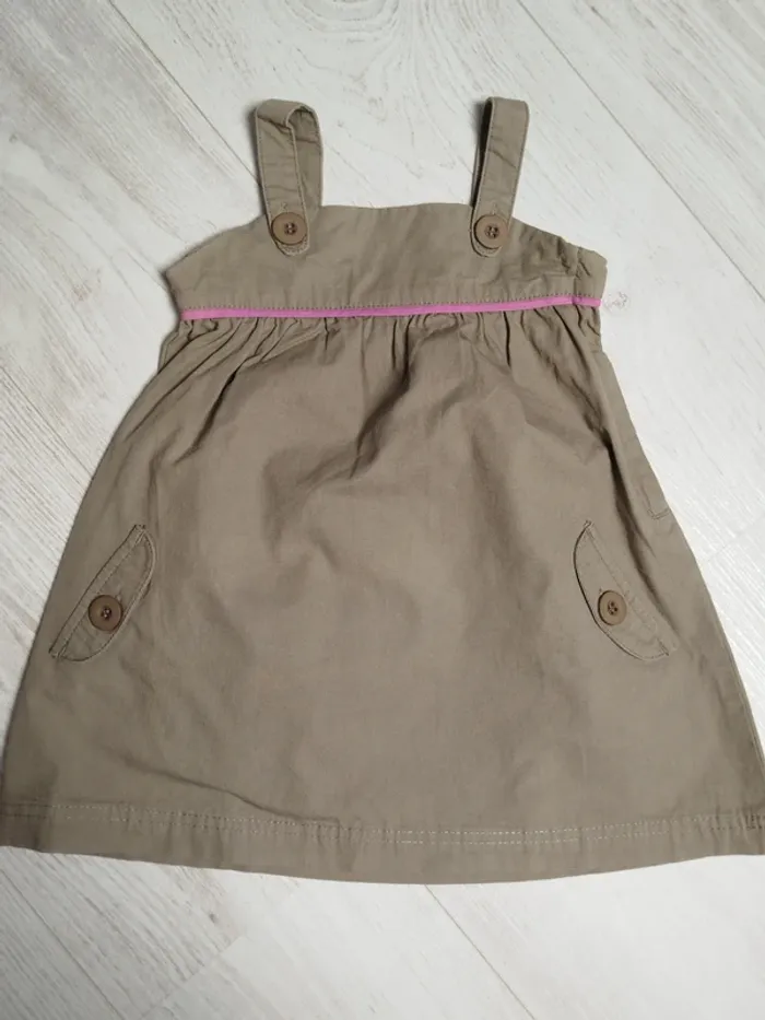 Robe kaki