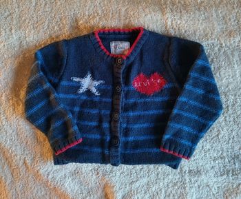 Adorable gilet bleu marine Levi's pour un bébé de 9 à 12 mois