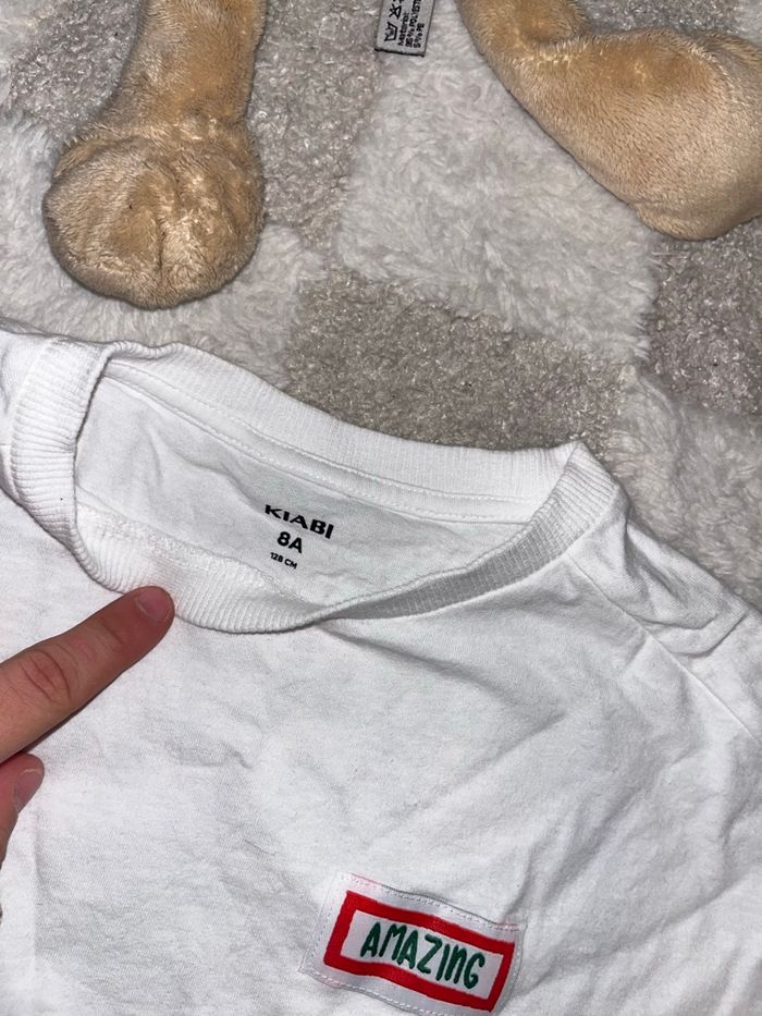 T-shirt blanc, avec des motifs sur le dos - photo numéro 4