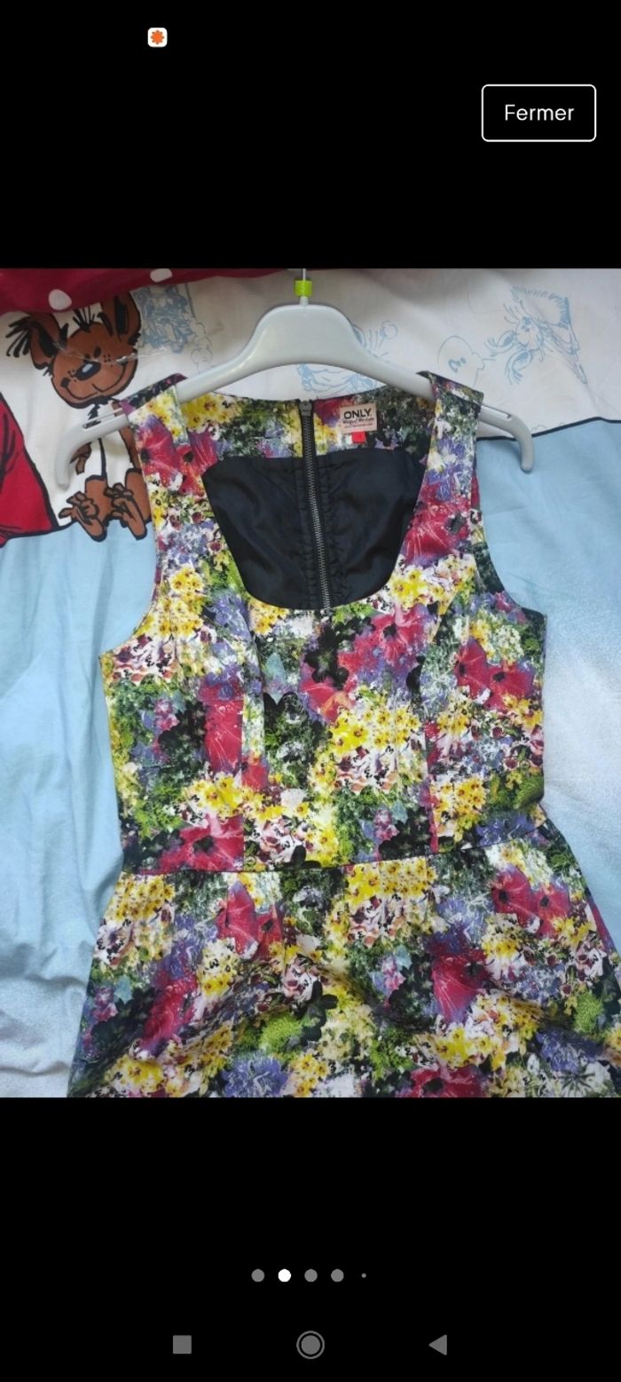 Robe fille en excellent état taille 38,12 /13 ans - photo numéro 2