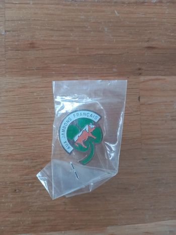 Pin's aux jambons Français