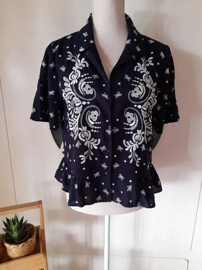 Camisa con bordados