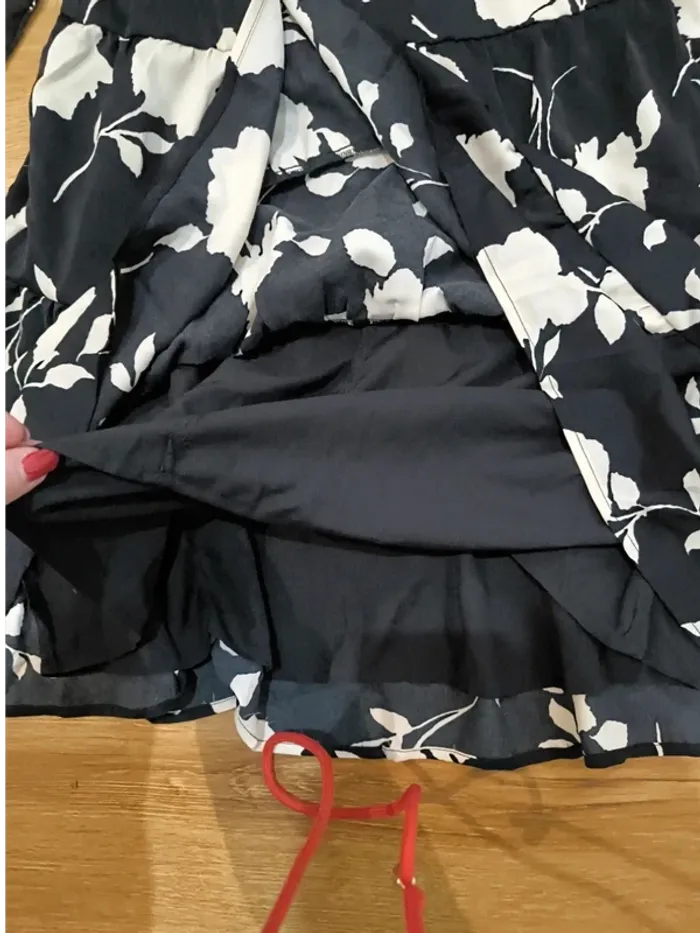 Robe courte à volants cupshe taille M(38) neuve - photo numéro 2