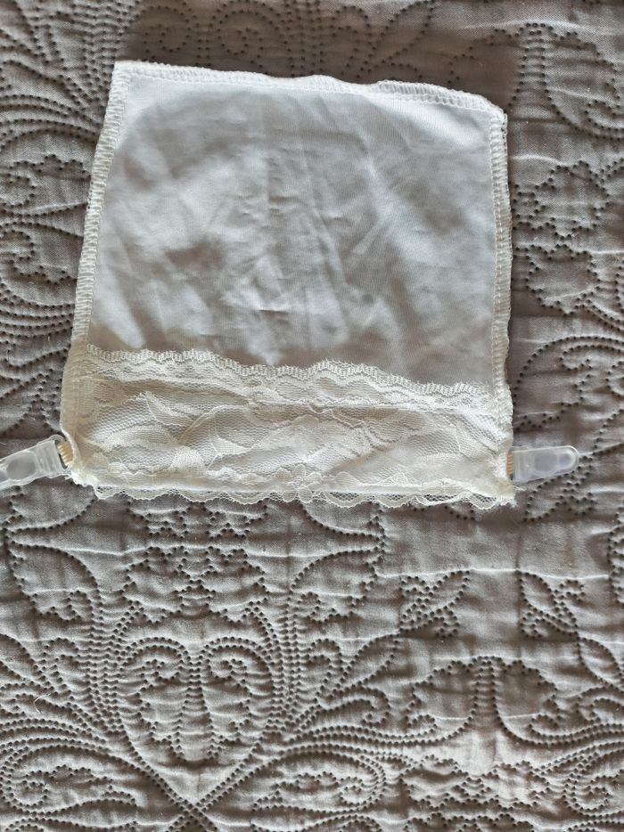Cache dentelle pour décolleté