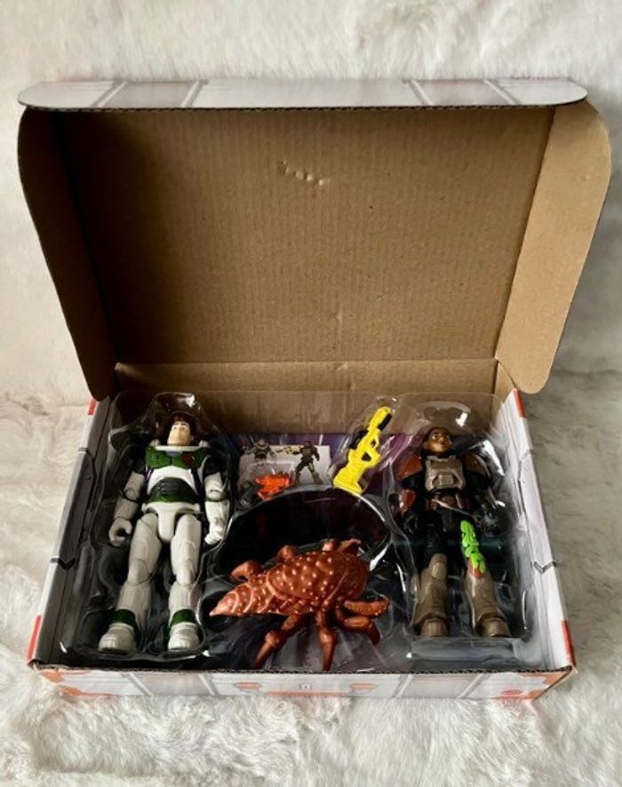 Disney Pixar Buzz l’Éclair Coffret Défenseurs de la Base, avec 2 Figurines Articulées, un Insecte Gé