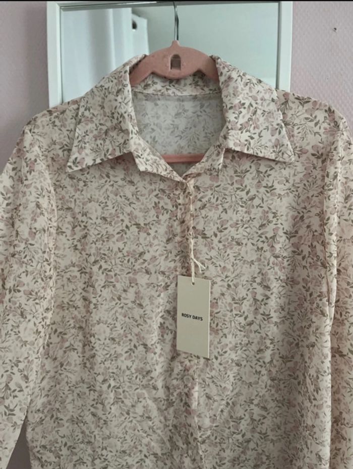 Chemise fleurie - neuve avec étiquette