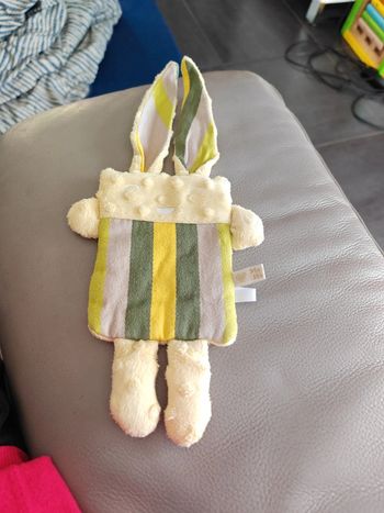 Doudou lapin texturé