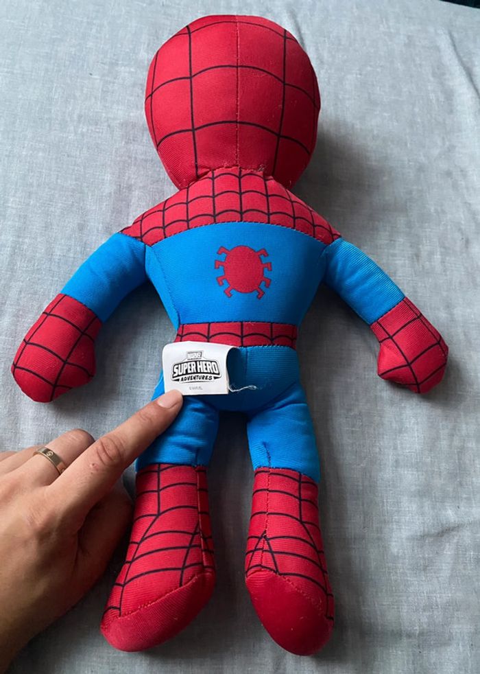 Spiderman peluche sonore - neuf - photo numéro 2