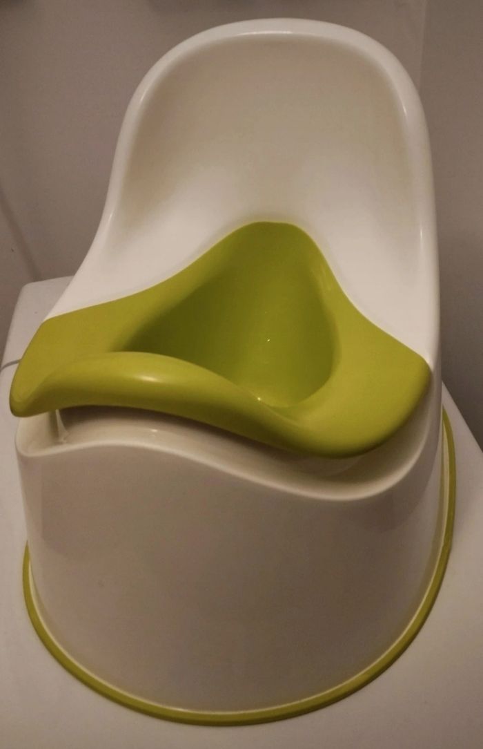 Lot 5 Accessoires Bébé Verts Grenouille Bavoir Assiette Poubelle À Couches Angelcare - photo numéro 4