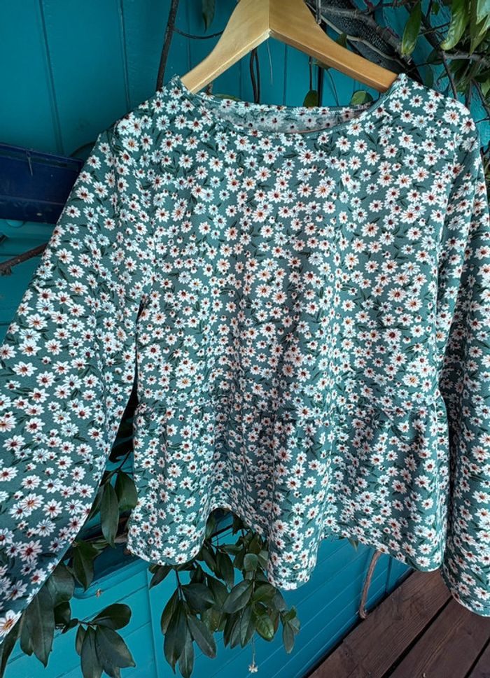 Très Jolie blouse volantée motif floral XL - photo numéro 2