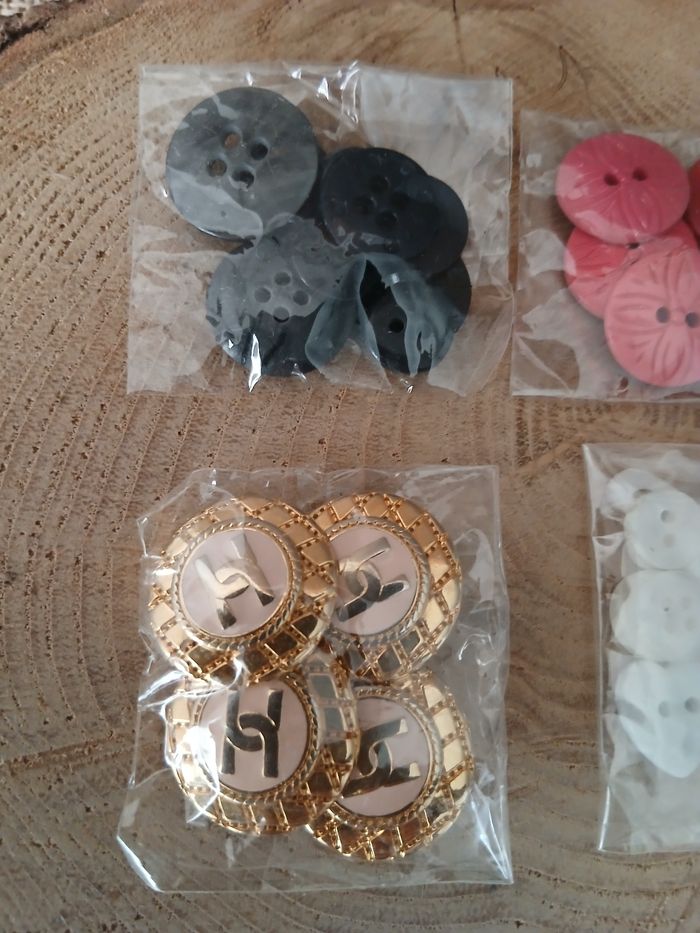 Lot de 4 sachets de boutons - photo numéro 2