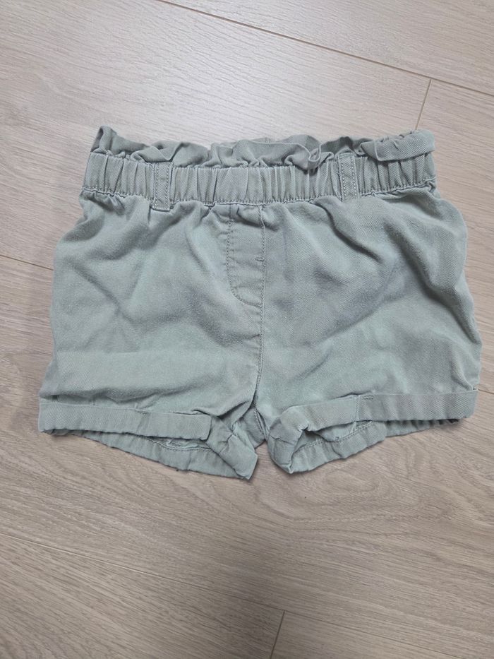 Short fille kaki