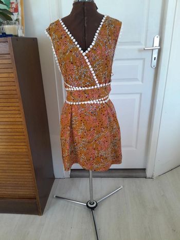 Jolie robe neuve  courte dos nu avec ceinture à nouer Lovie&Co
