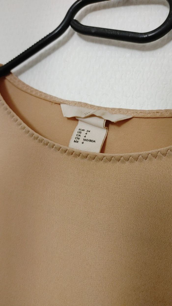 Haut court moulant manche longue beige 34 très bon état HM - photo numéro 5