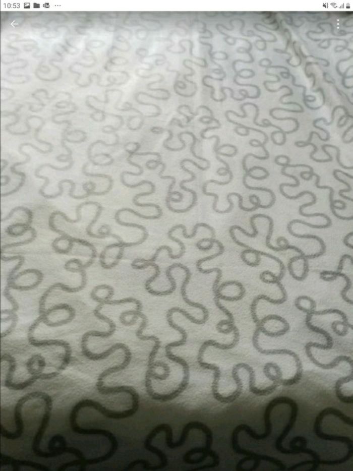 Plaid  gris blanc taille 160 /130 cm très bon état - photo numéro 2