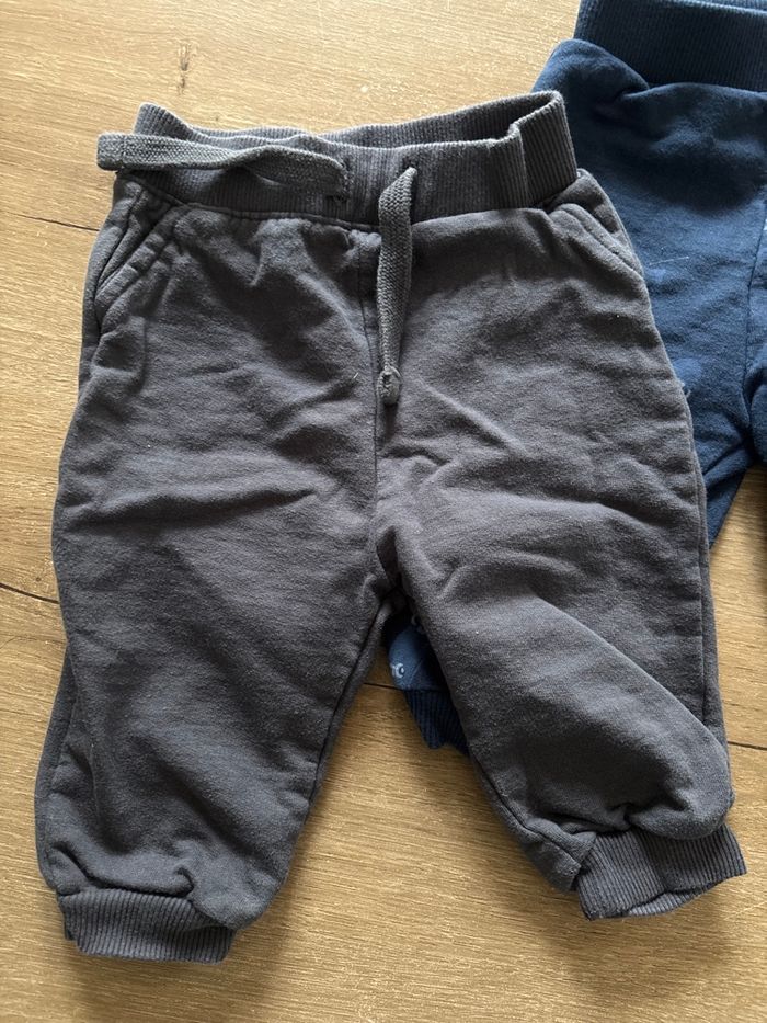 Lot de joggings - photo numéro 2
