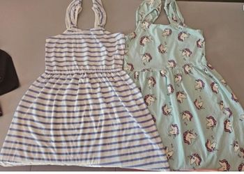 lot de 2 robes de la marque Kiabi, taille 10 ans.