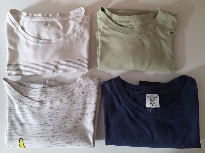 Lot de 4 tee-shirts état satisfaisant taille S