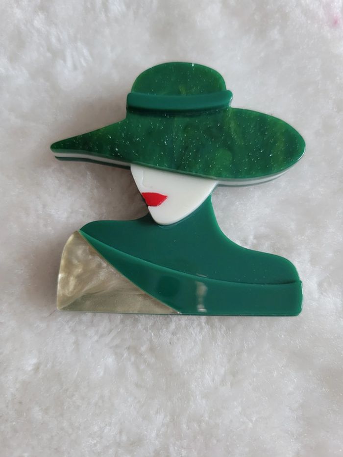 Broche chapeau et chale vert - photo numéro 2