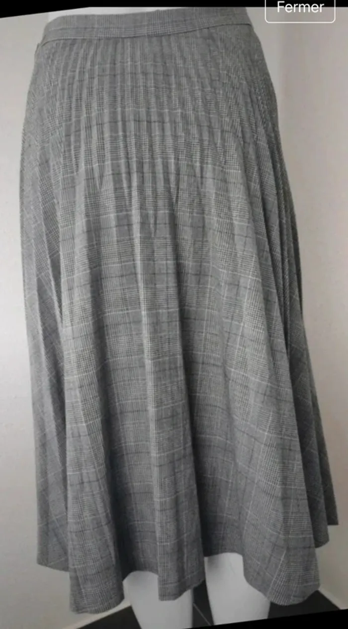 Jupe J Caro marque morgan taille 38 63% polyester 33% viscose 4% élasthanne neuf avec étiquette - photo numéro 4