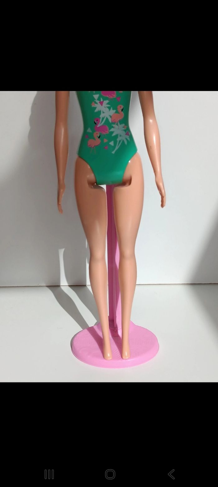 Poupée mattel barbie Color Reveal série été  7 vert claire gtl77
Poupée et ensemble compris - photo numéro 3