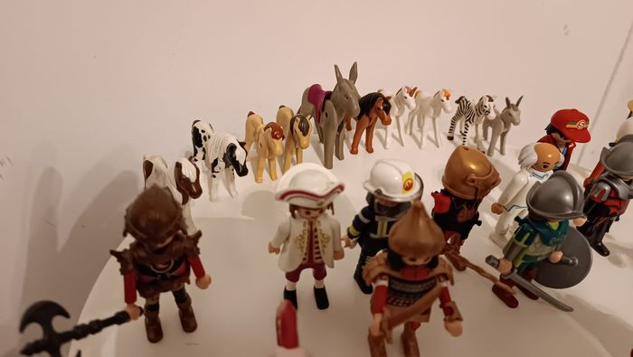 Playmobil figurines et chevaux - photo numéro 3