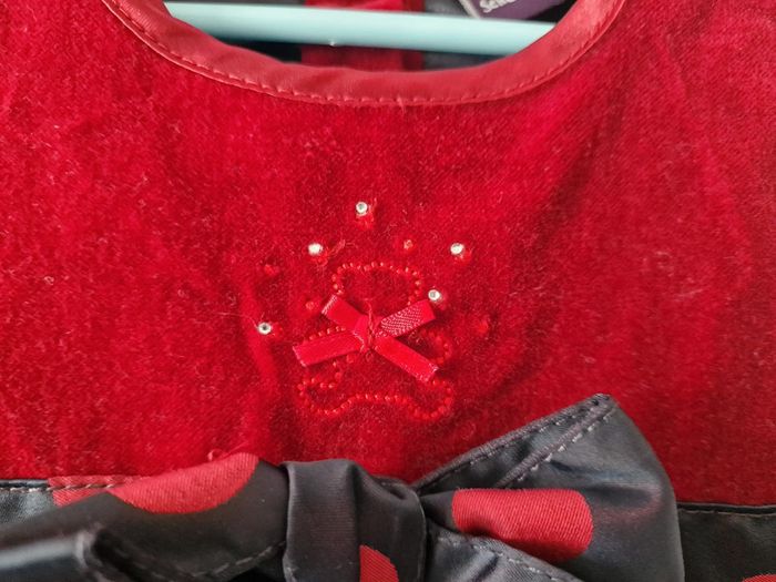Robe en velours rouge Sergent Major 12M (BE avec défaut) - photo numéro 5