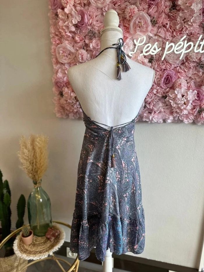 Robe d’été bohème en soie à motifs fleuris rose et bleu dos nu taille U - photo numéro 7