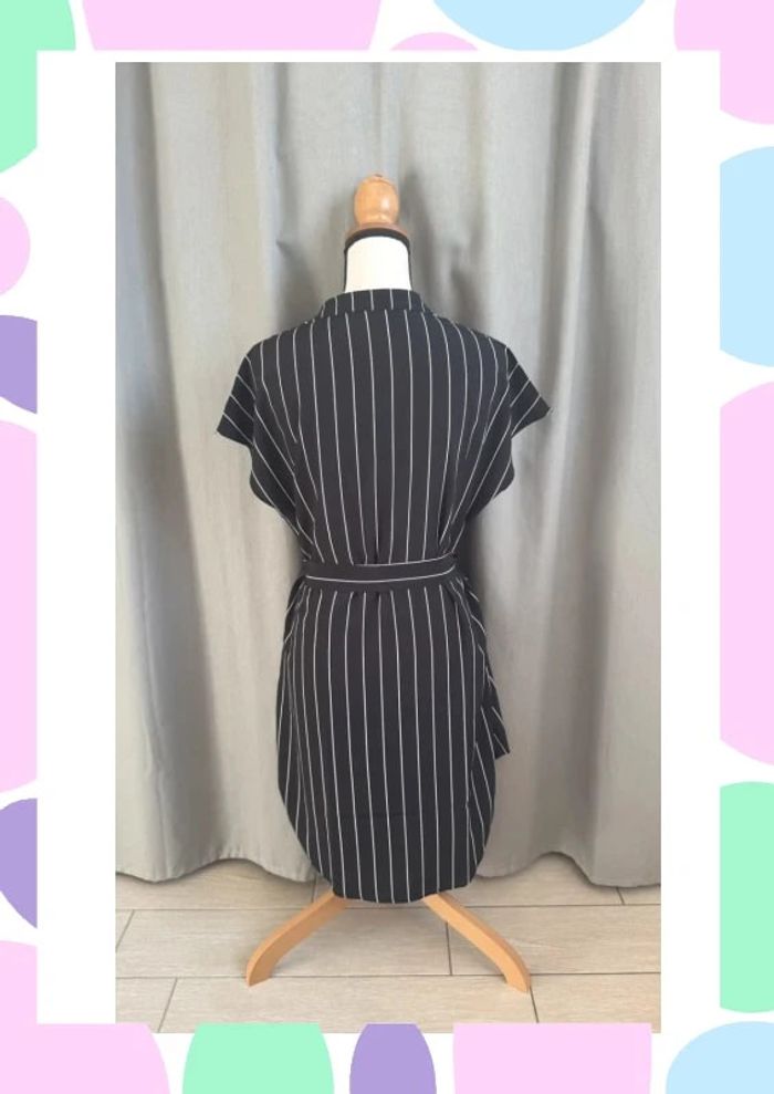 Robe courte SHEIN noire à rayures – Taille M (38) - photo numéro 2