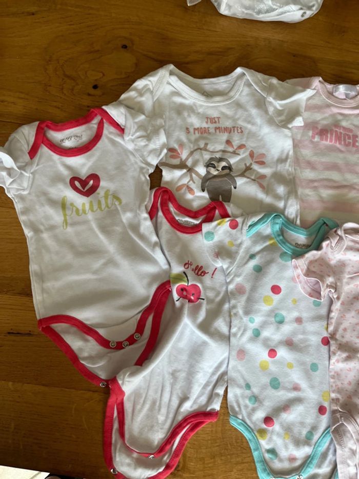 Bodies tee shirt 9 mois