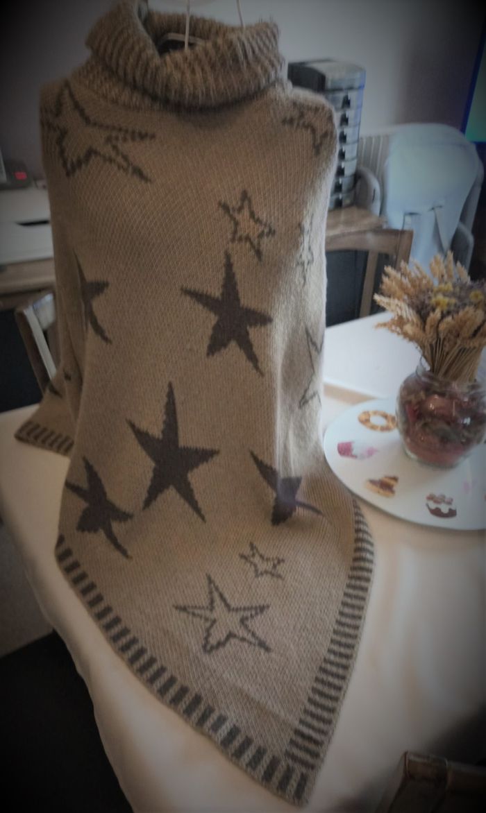 Poncho Étoilé Chic & Douillet - Parfait pour l'Automne/Hiver ! - photo numéro 3