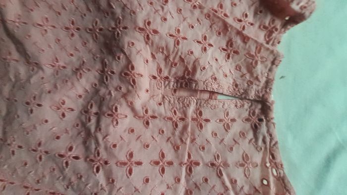 Tee-shirt rose à broderies anglaise - photo numéro 4