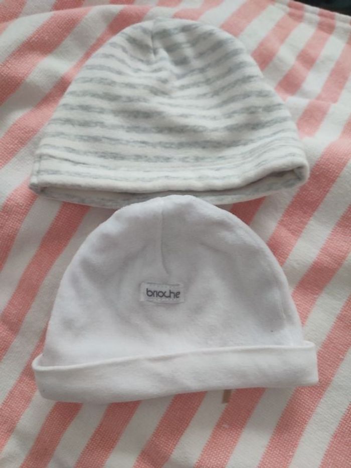 #kytie0moisgarcon. 2 bonnet taille 0/3 mois