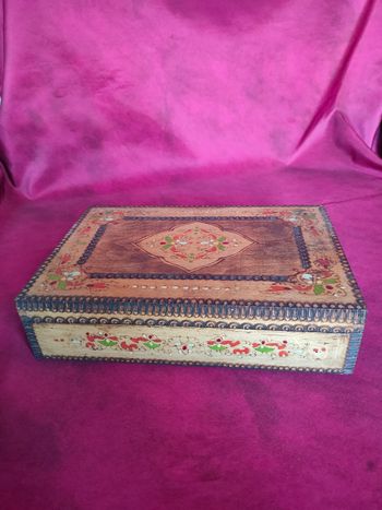 Ancienne boite en bois marquetée 