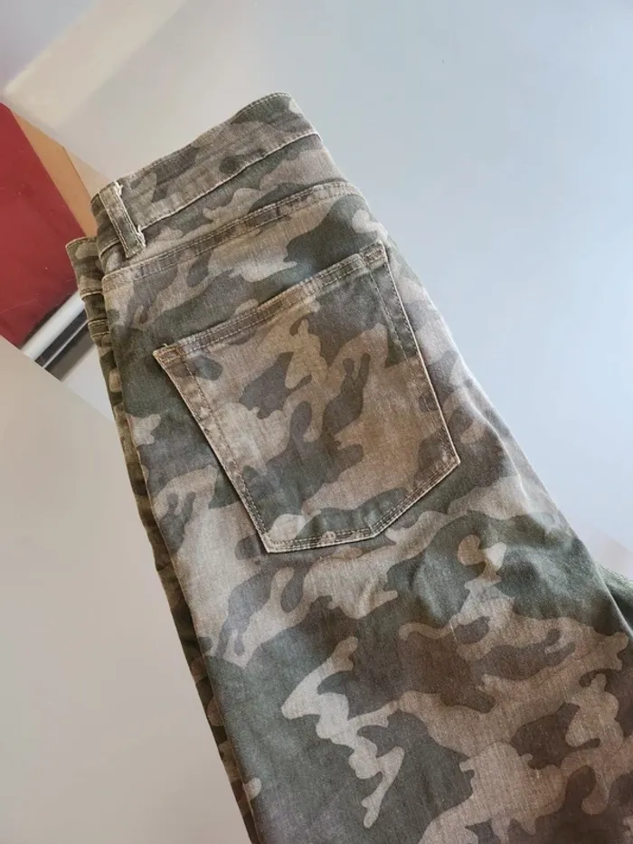 Sympathique Jean Militaire de coupe Skinny de marque Kiabi et de taille 36 - photo numéro 3