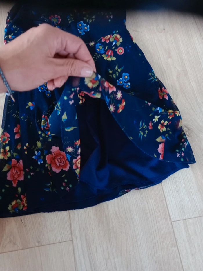 Robe 6 ans bleu marine à fleurs c 85 - photo numéro 5