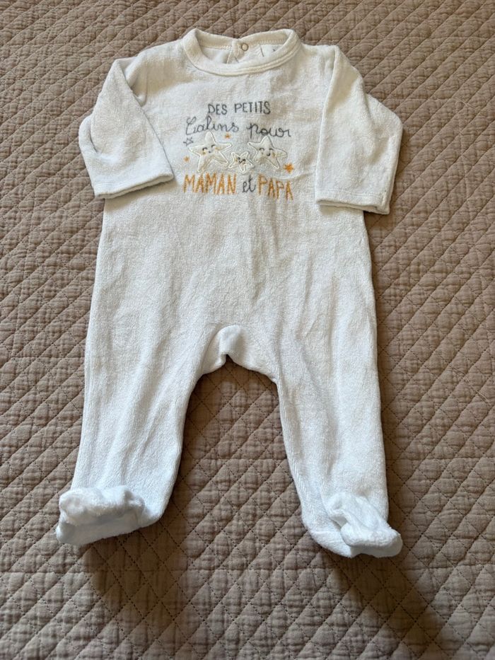 Lot de 3 pyjamas / taille 3 mois / comme neuf - photo numéro 2